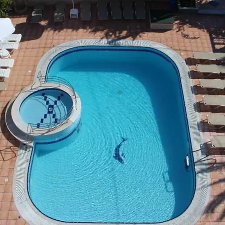 Aparthotel Elarin & 4*